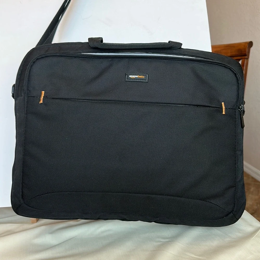 Amazon Basics Laptop Case Bag Shoulder Strap Black